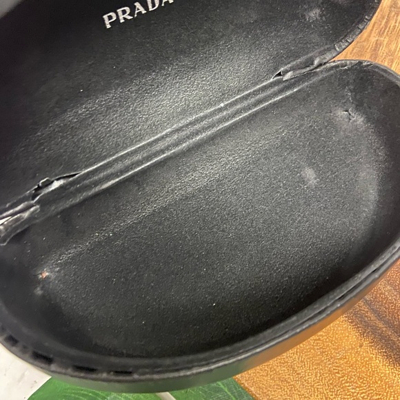 PRaDA Sunglasses Y2K Missy Elliot case & cleaning cloth - Picture 11 of 12